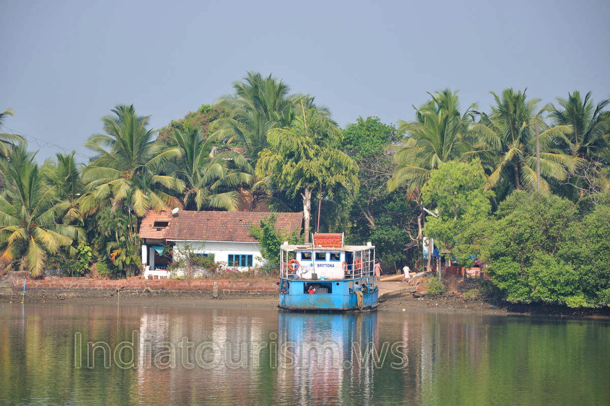 Assolna Ferry is on the opposite side of the river now