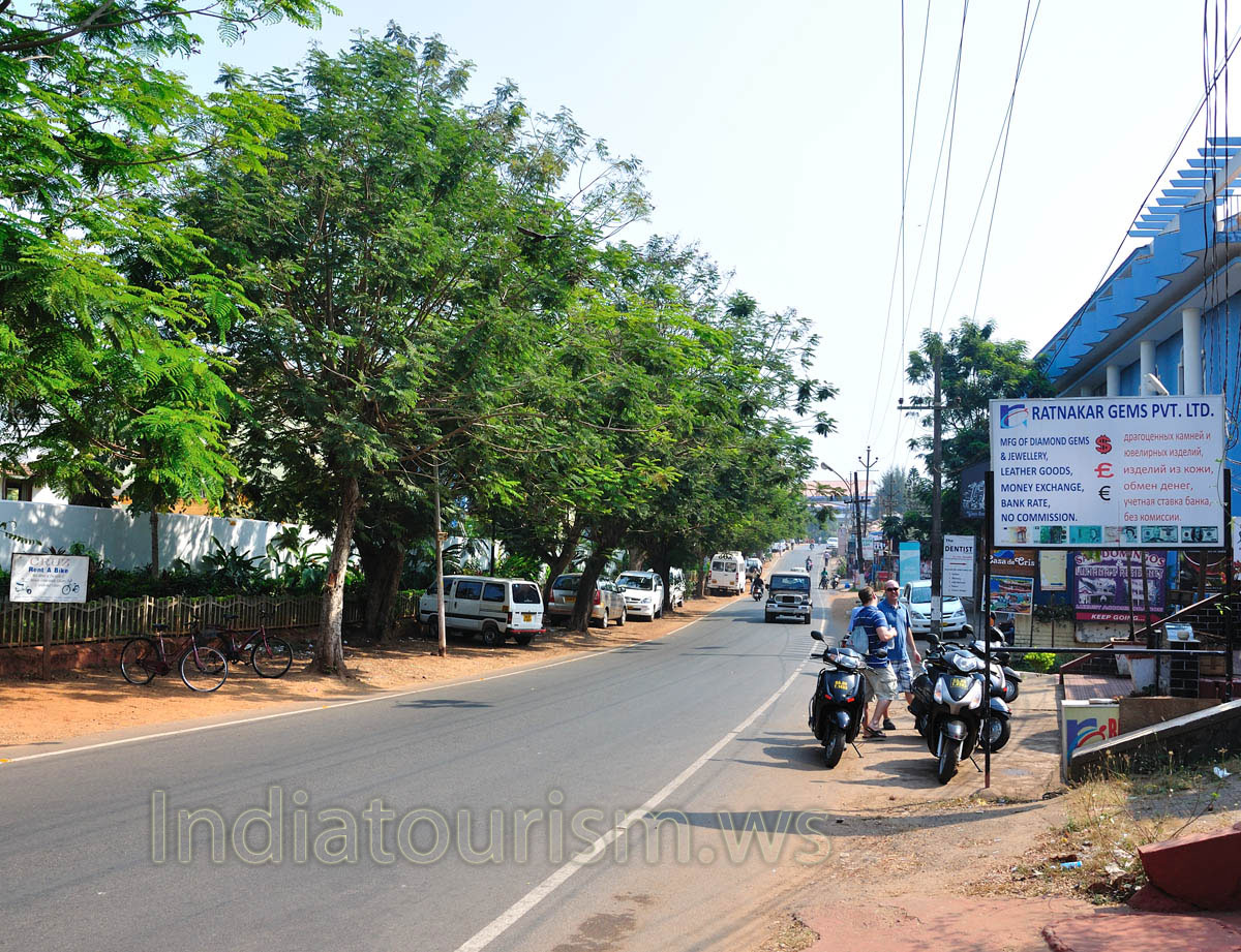 Ratnakar Gems Pvt. Ltd.: leather goods and money exchange