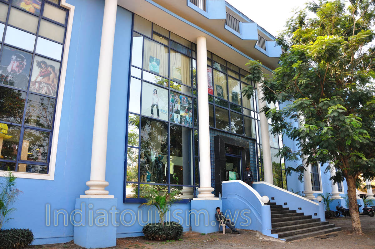 big blue building with the policemen at the entrance