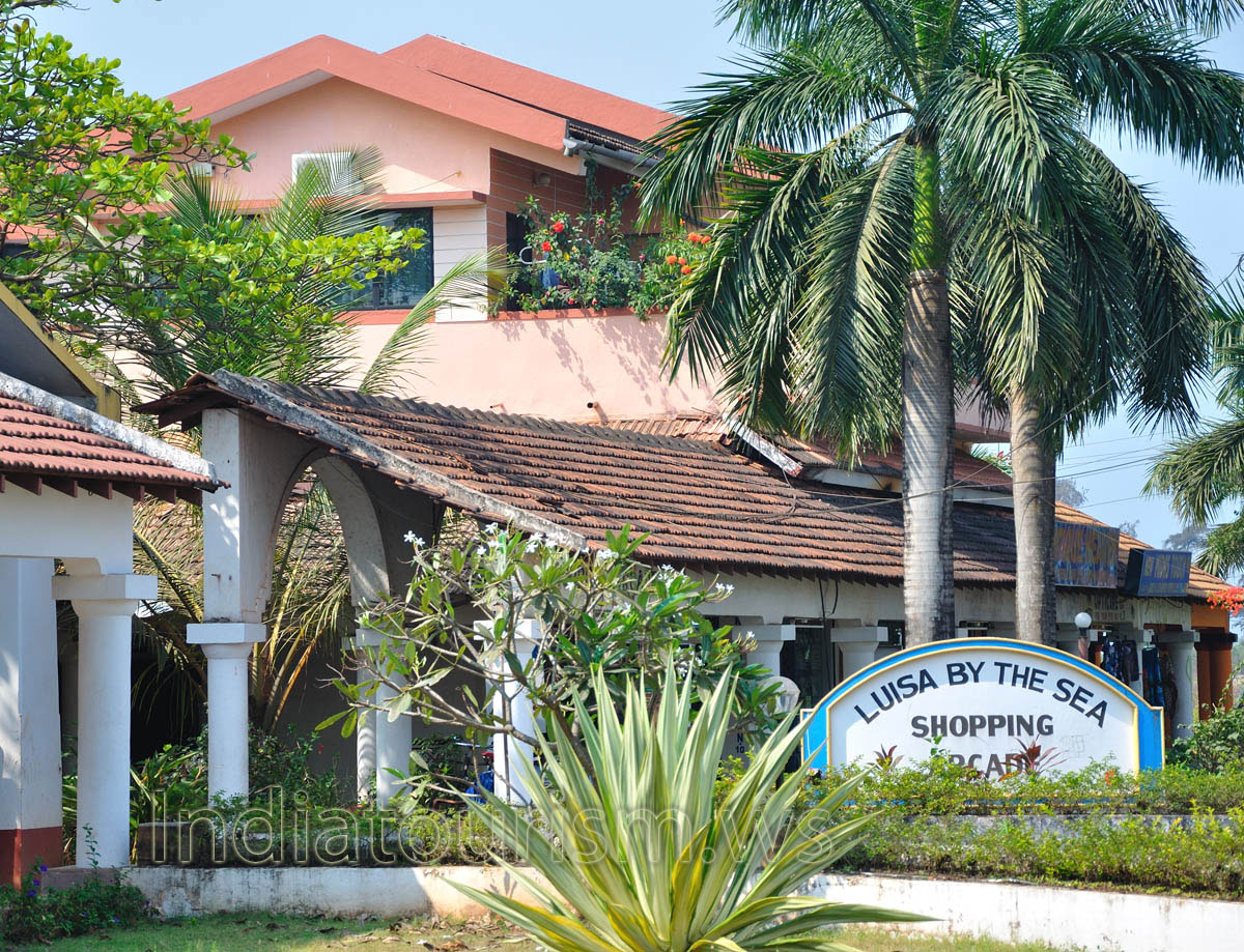 Luisa by the sea, Shopping Arcade