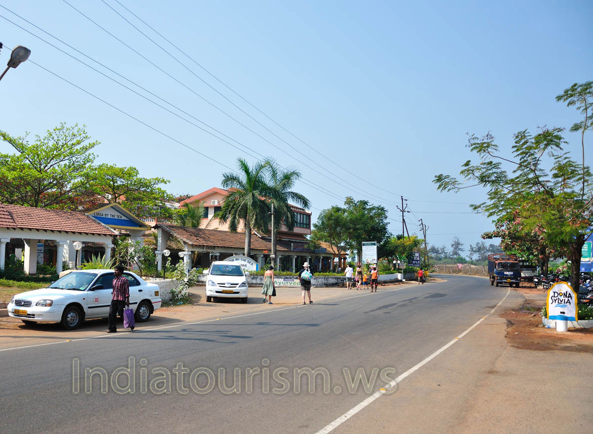 Road to the beach near 'Luisa by the sea - Shopping Arcade'