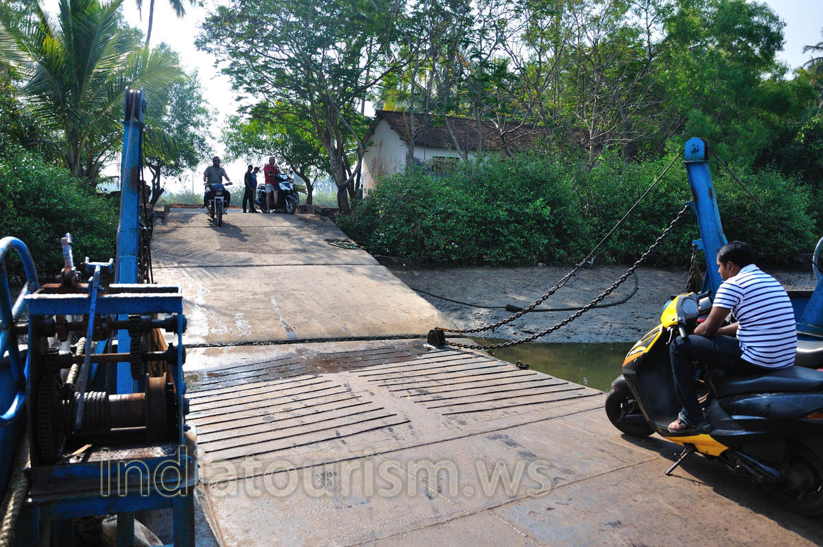 Assolna Ferry has arrived