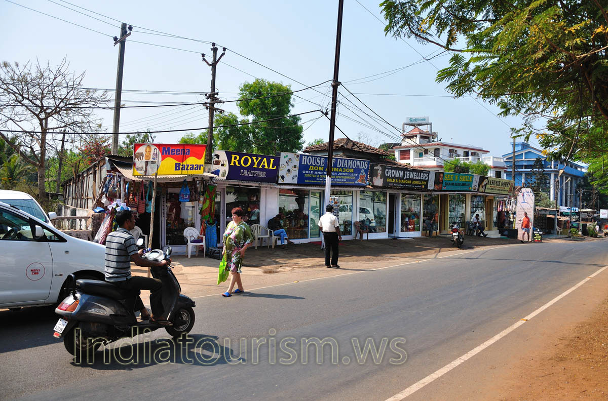 Meena Bazaar, Royal Leather, House of Diamonds