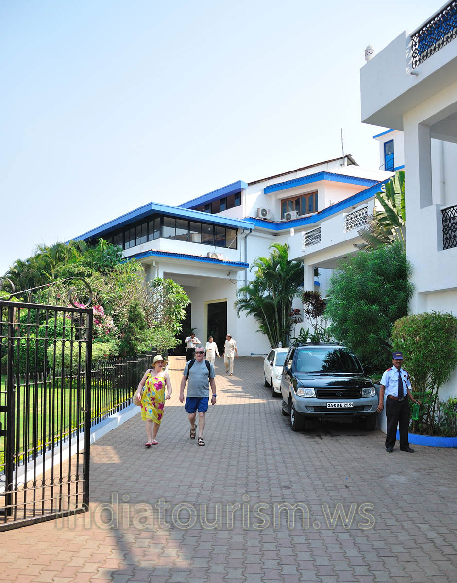 Entrance to the Haathi Mahal Hotel