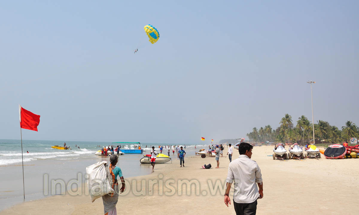 Paragliding on Colva beach