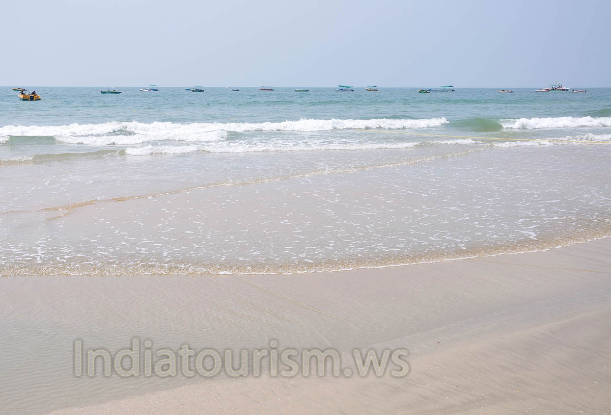 Calm waves of the Colva beach