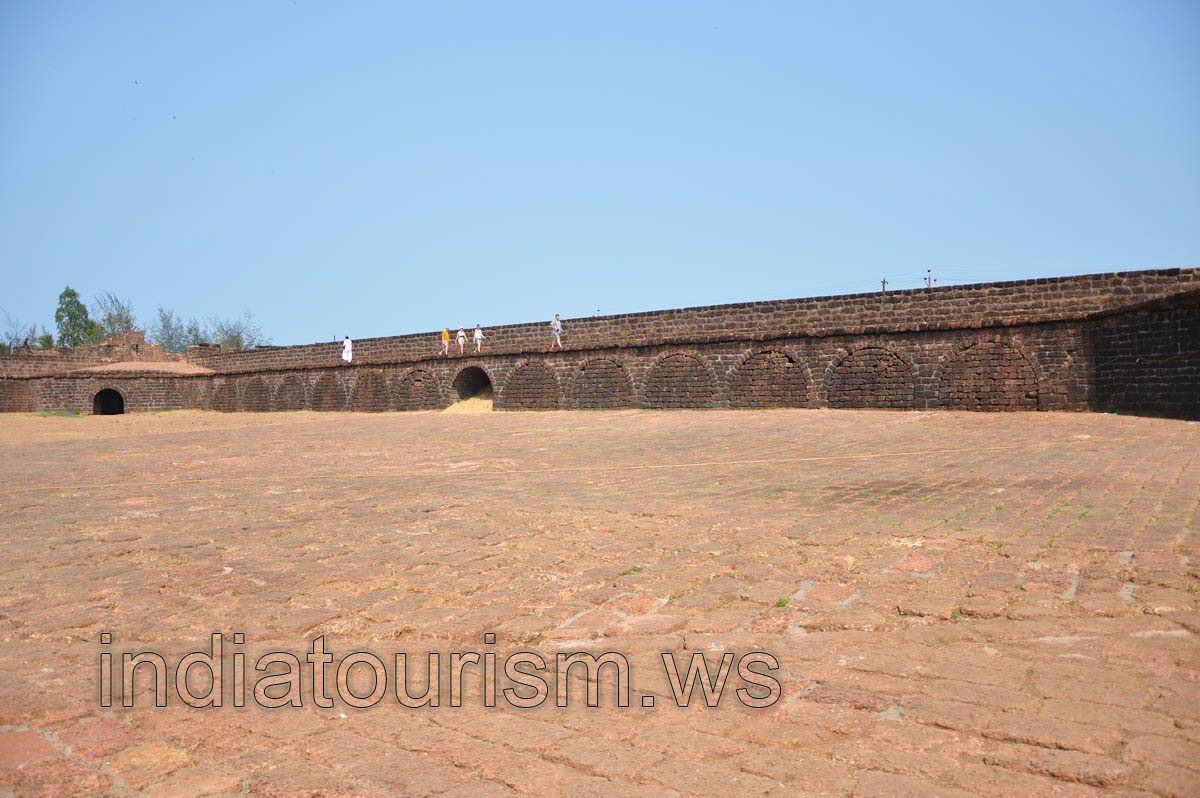 Travellers go along the top of the wall