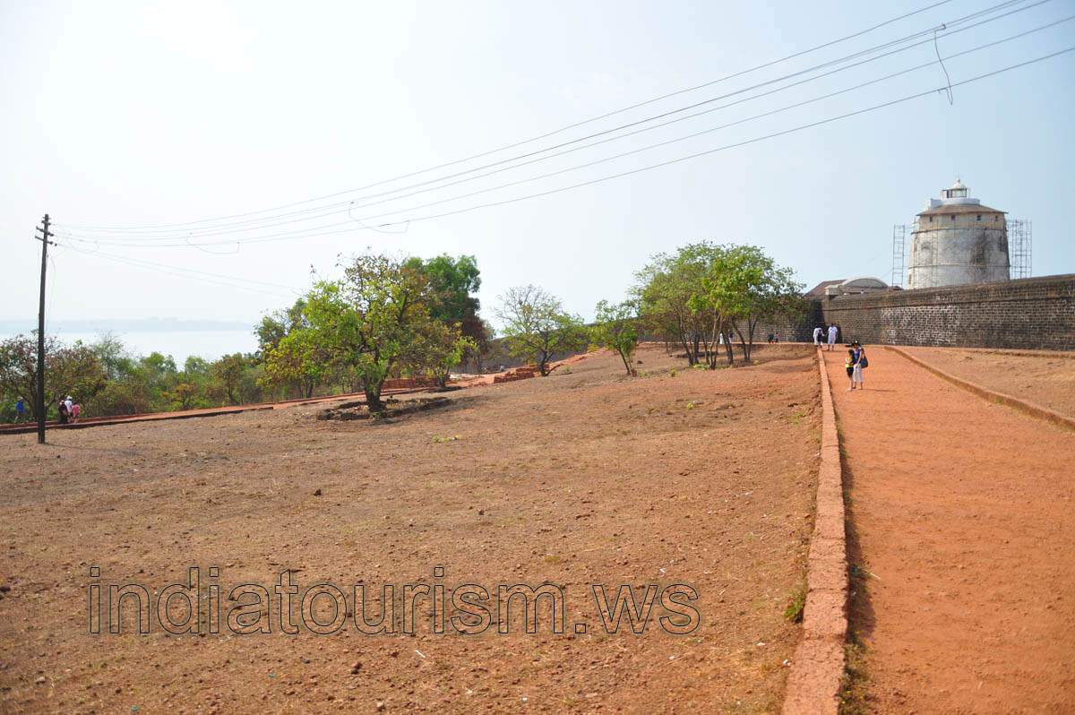 Almost no grass around