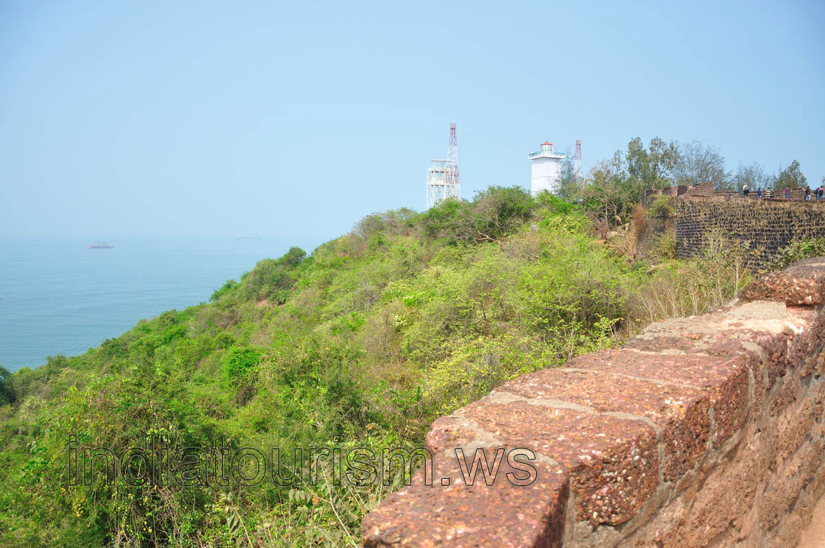 Thicket between the fort and the sea