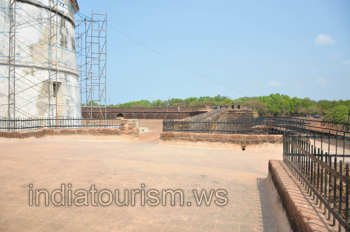 Wall's fence beside the lighthouse