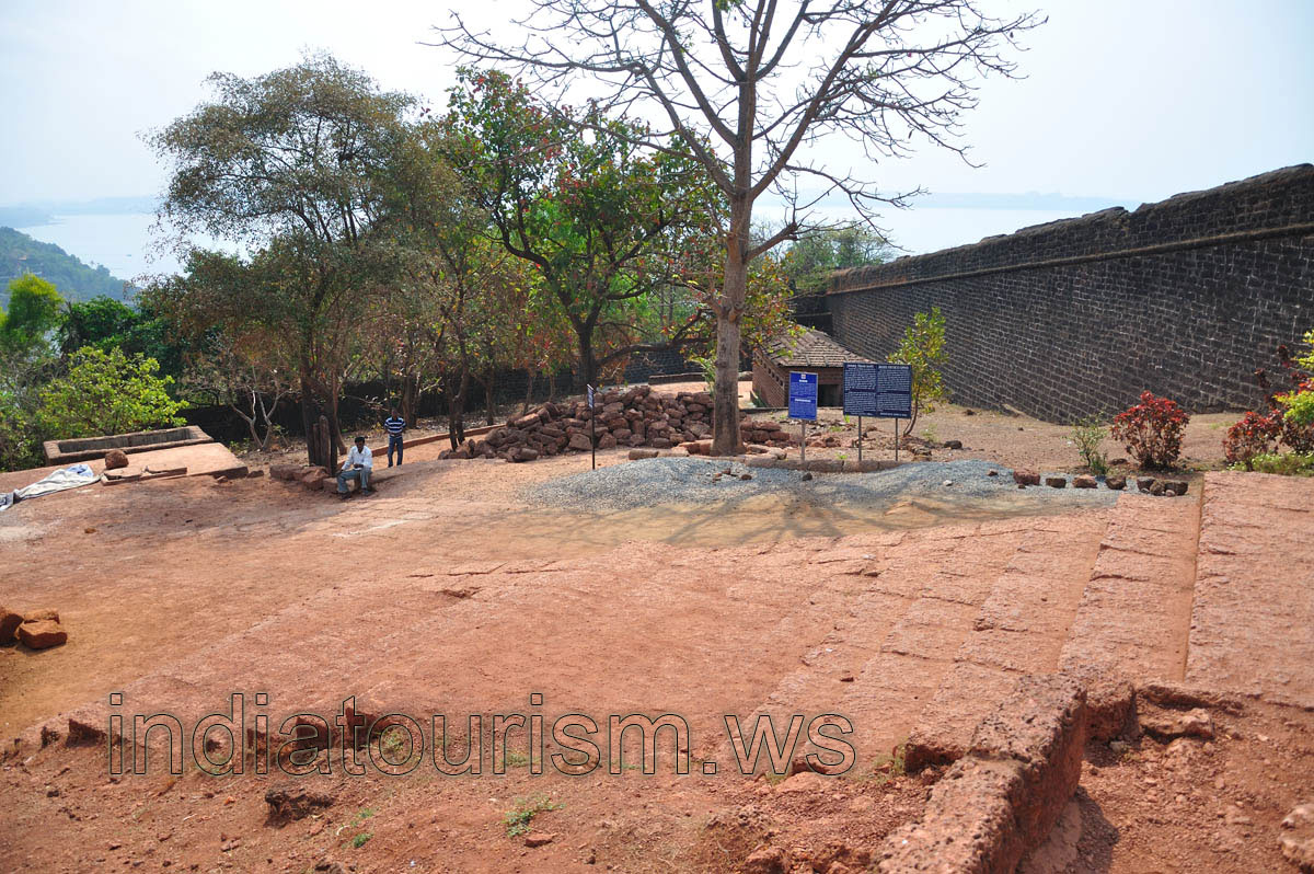 Stairway before the entrance to the fort