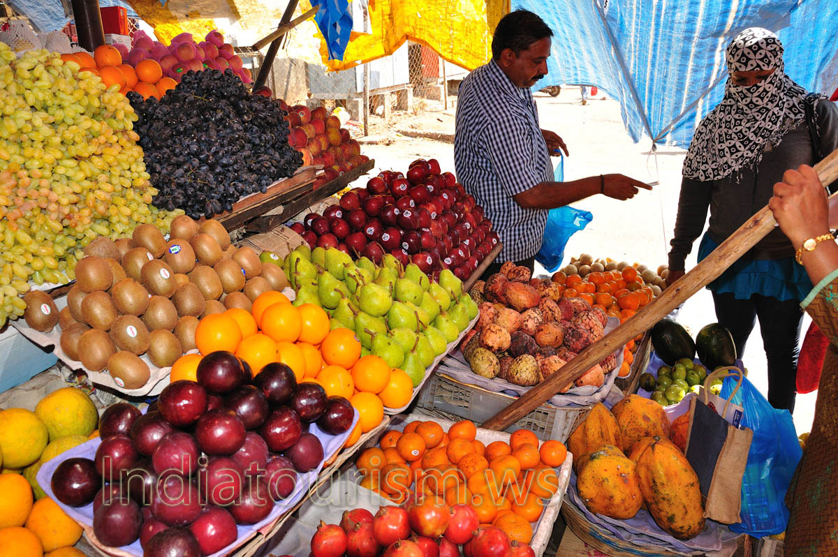 New Market: red apples, green pears, custard apples and orange papayas