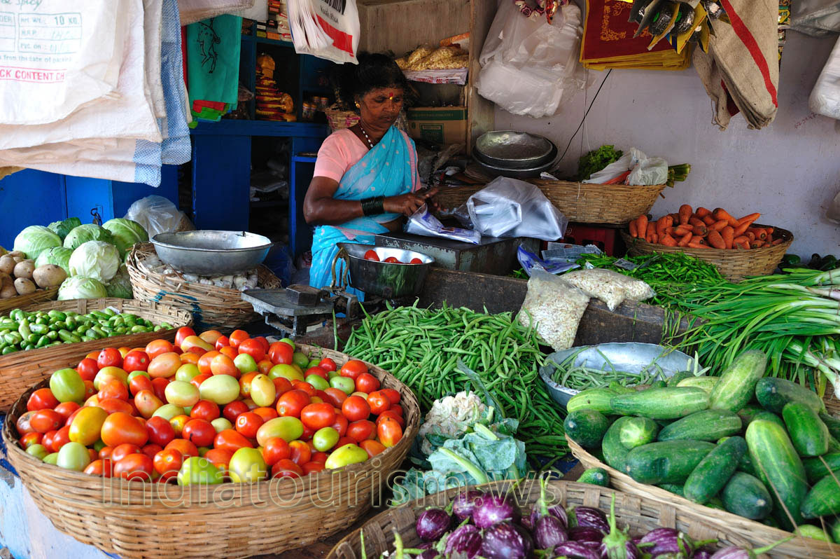 New Market: very cheap tomatoes and cucumbers