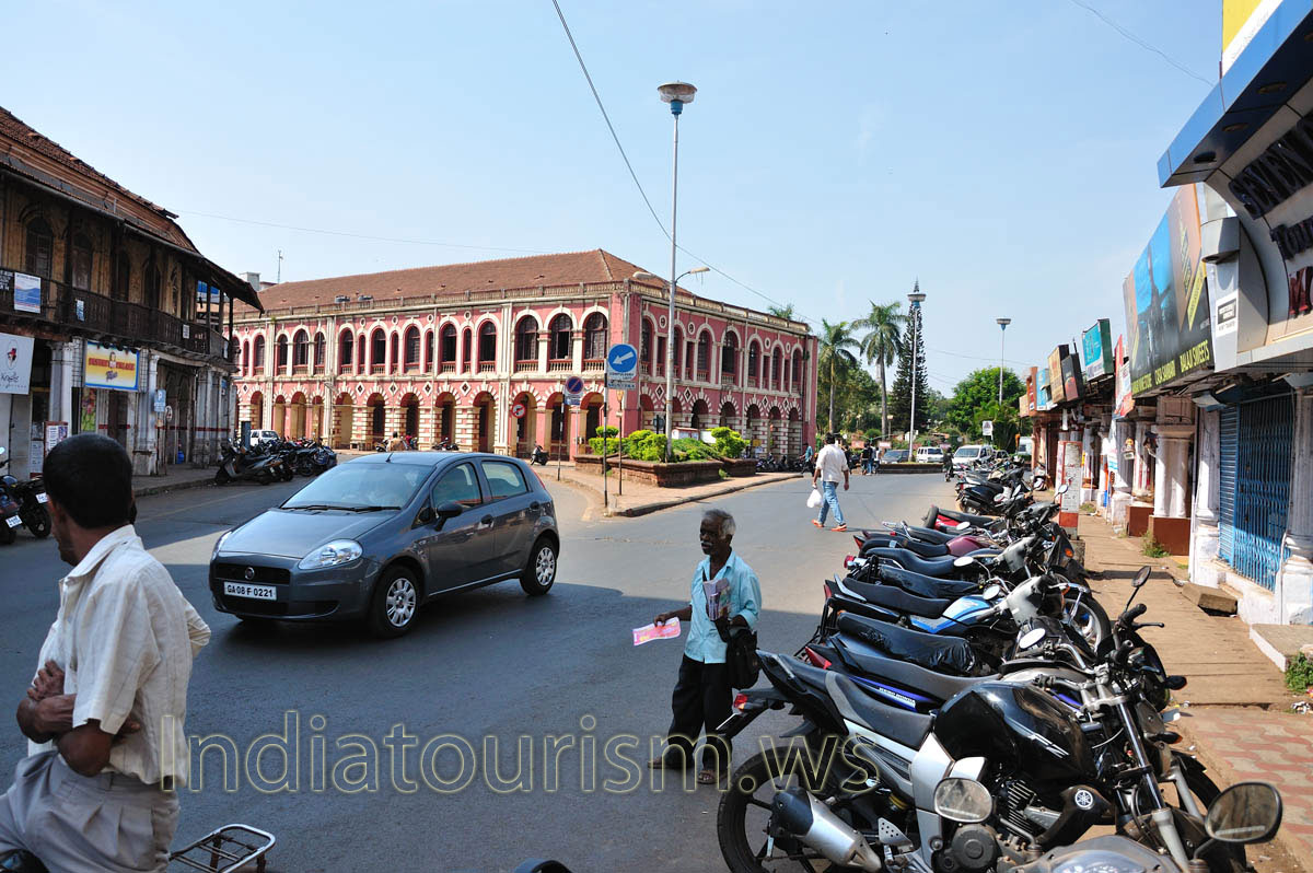 Margao city square: south view of the municipal council building