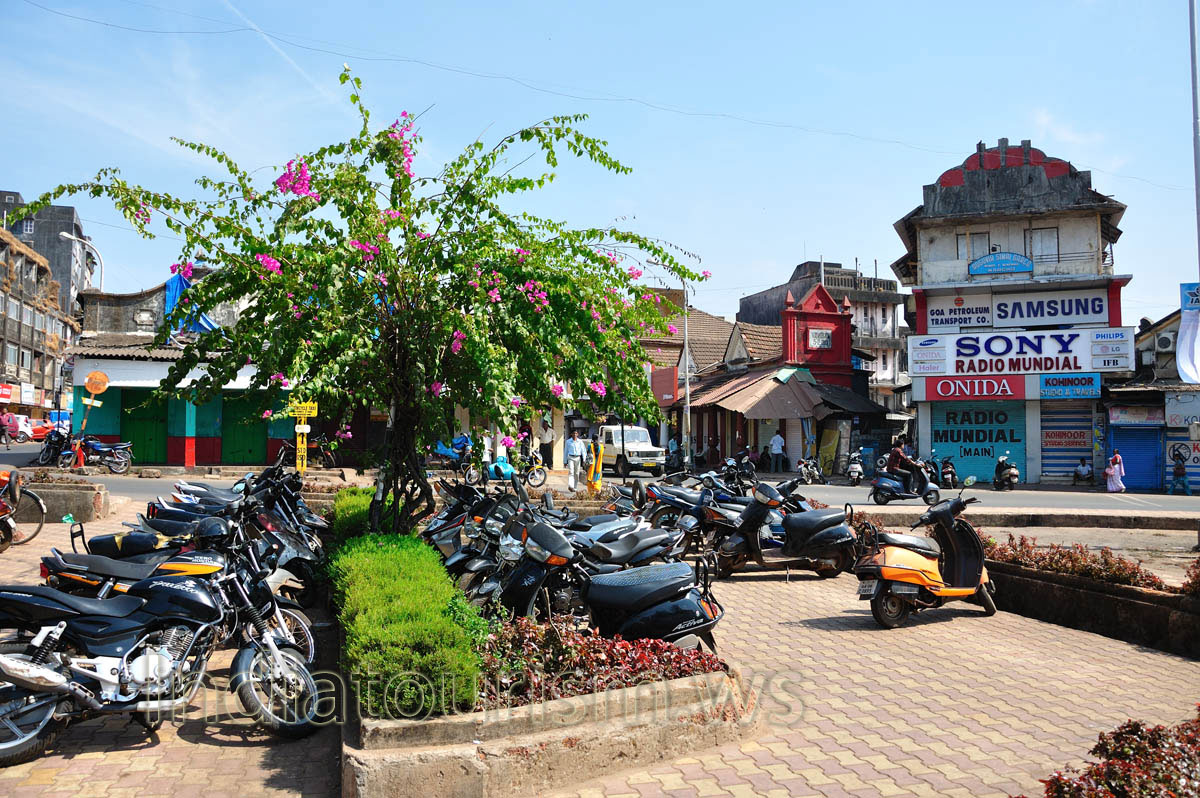 Margao city square: Sony Radio Mundial