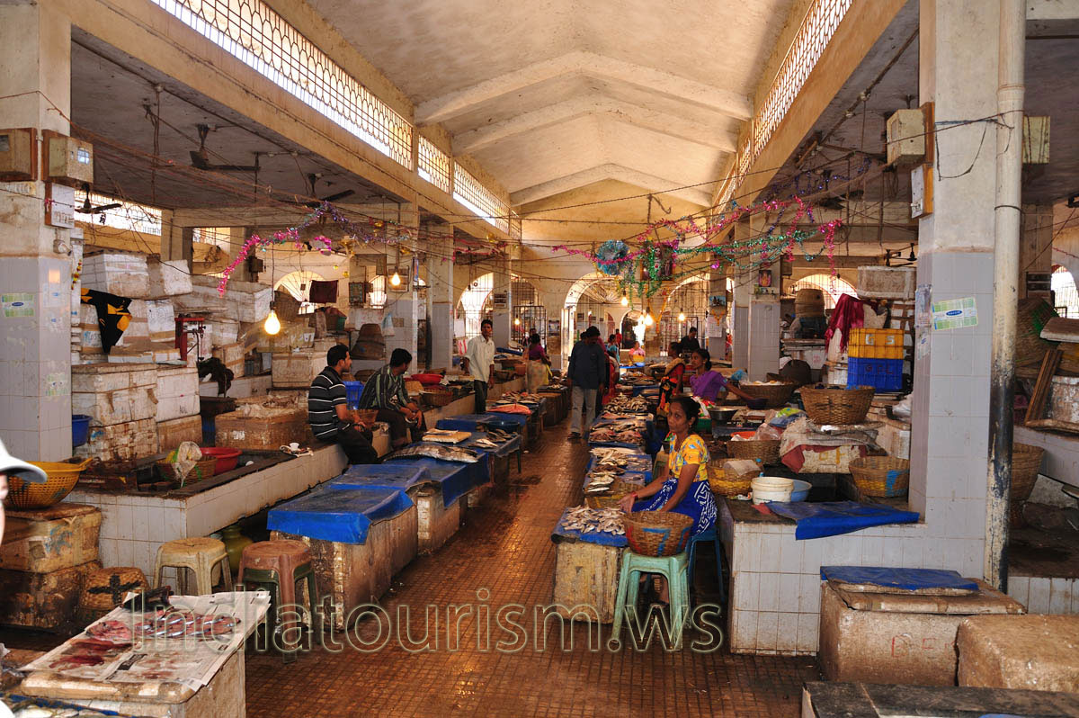 Fish Market: retail stalls in the covered pavilion