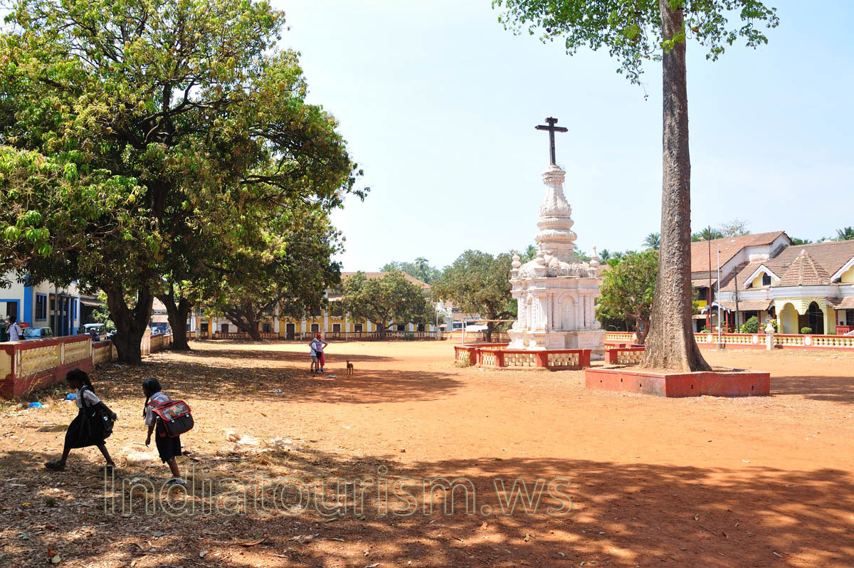 Large courtyard of the Roman Catholic Church (Holy Spirit Church)