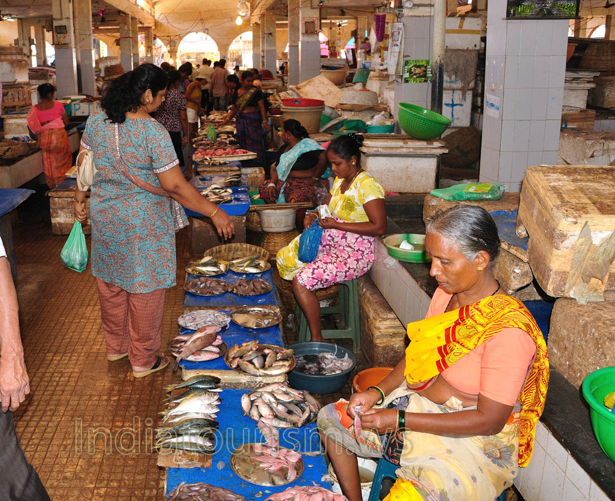 Fish Market: there are many Indians came here to buy fish
