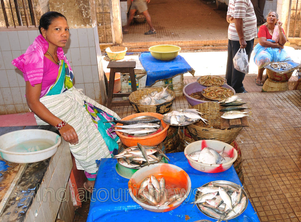 Fish Market: fish vendor in the end of the pavilion