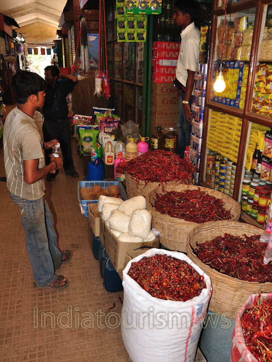 One more covered pavilion after Fish Market: red pepper