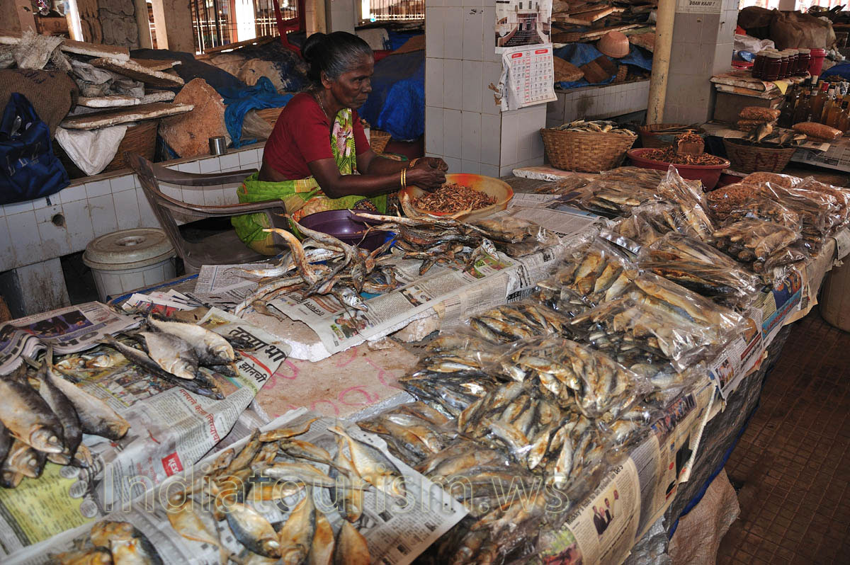 Market near K.B.S.: one have to put this dried fish in the water dish before frying