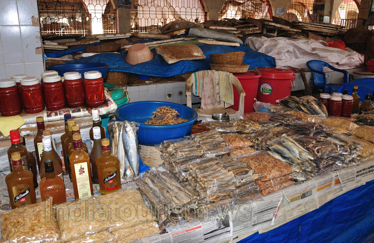 Market near K.B.S.: you can buy here tasty dried prawns