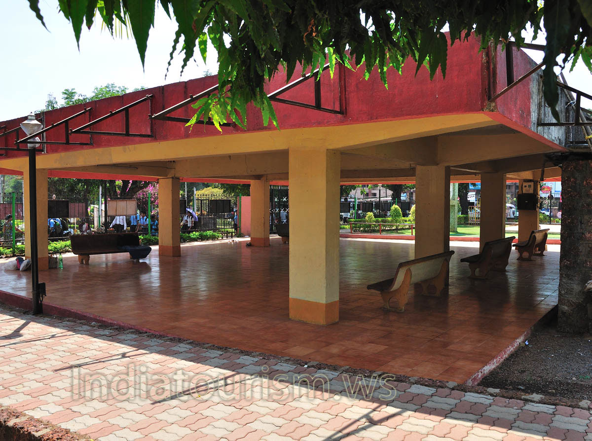Margao municipal garden: place for the rest in the shade