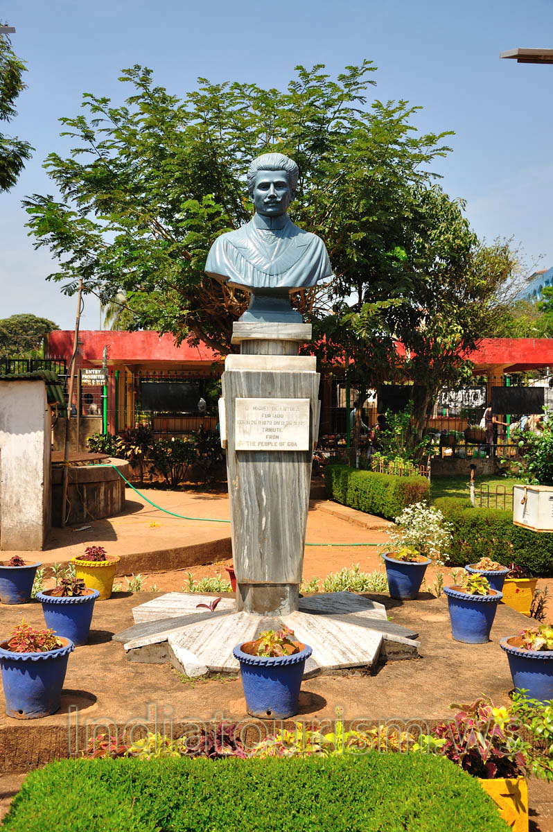 Margao municipal garden: D. Miguel de Loyola Furtado, tribute from the people of Goa