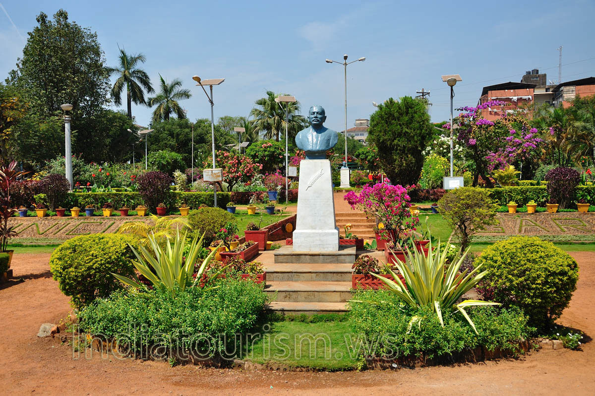 Margao municipal garden: Luis de Menezes Braganza (1878-1938)