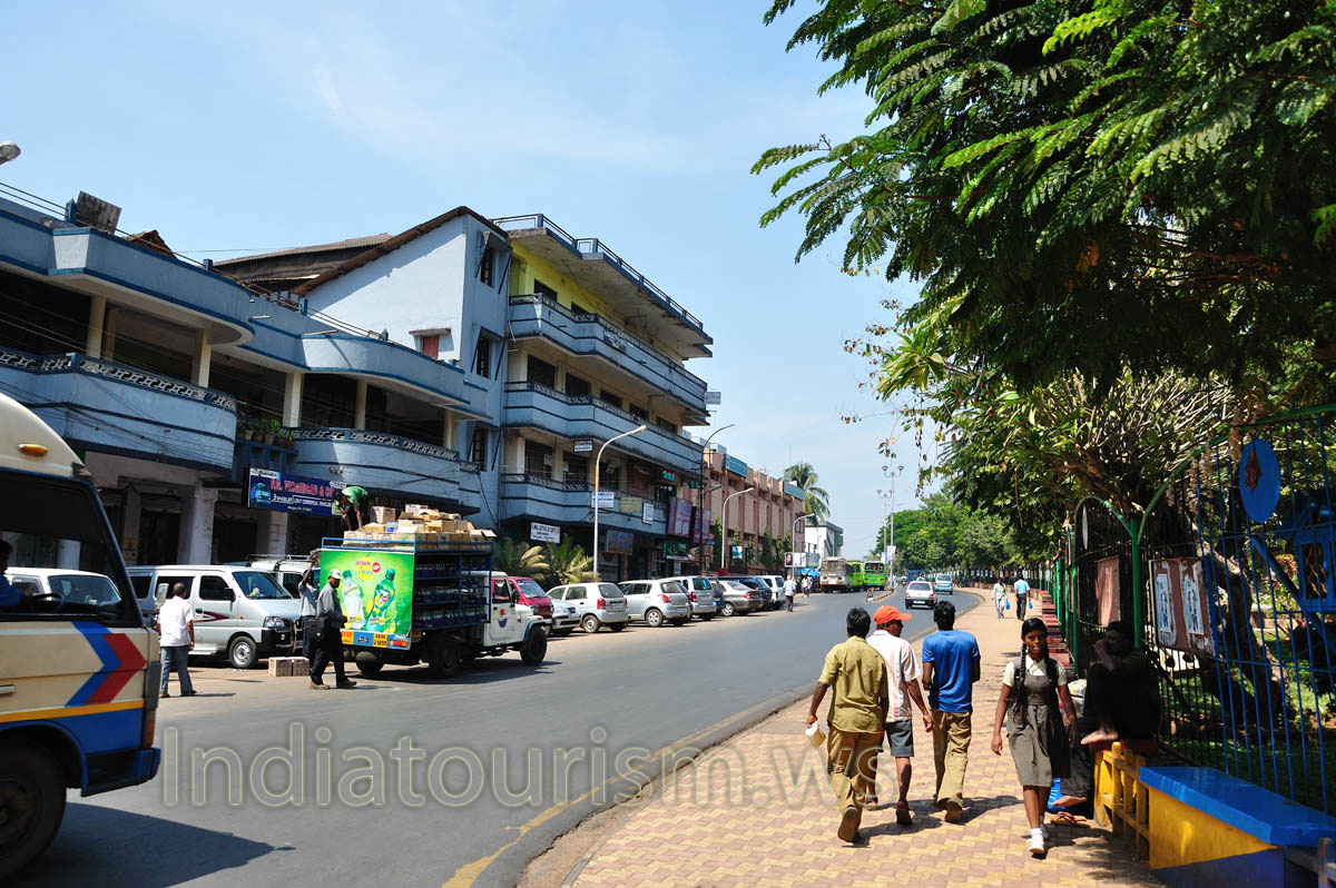 Road, bordering with the western side of the Margao municipal garden