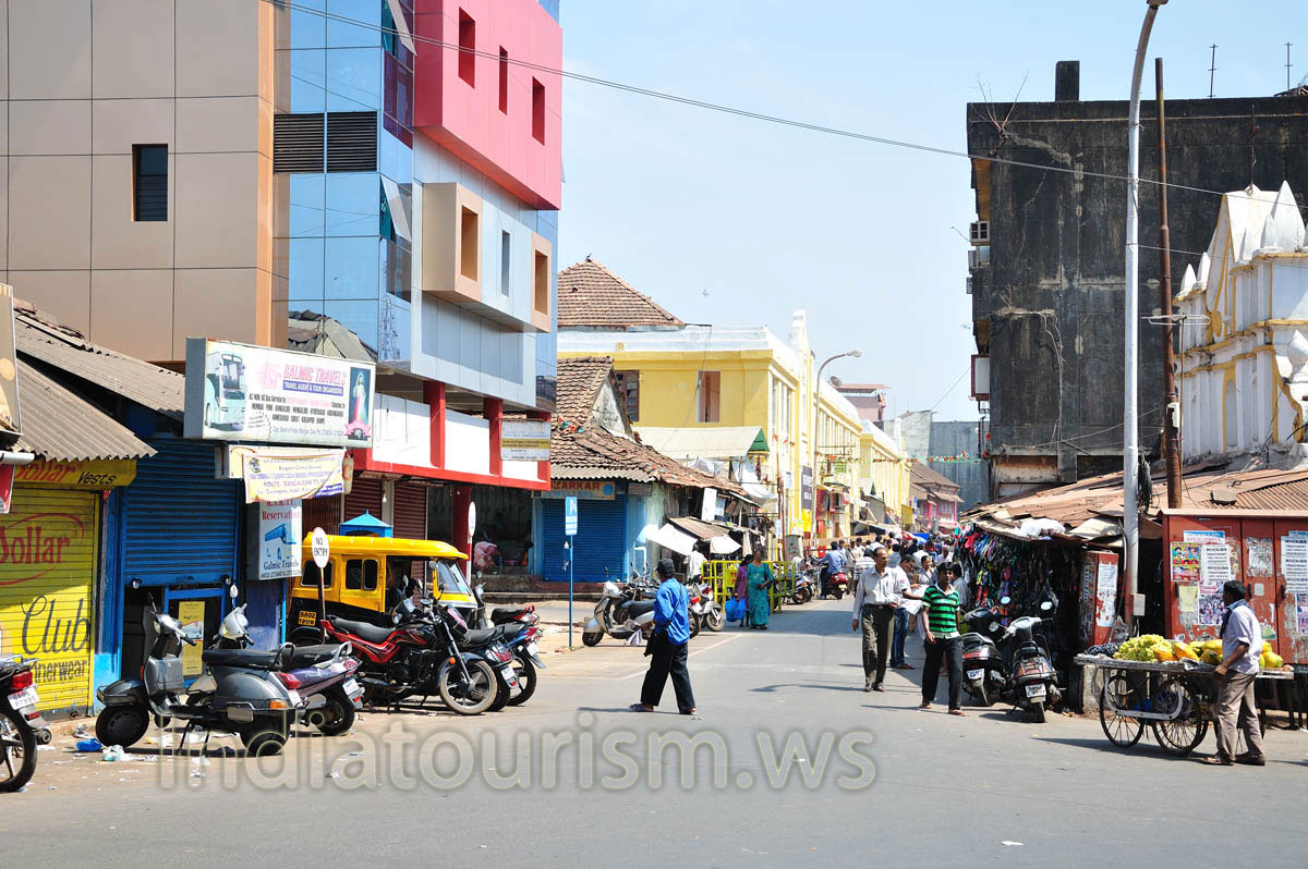 this road goes along the New Market