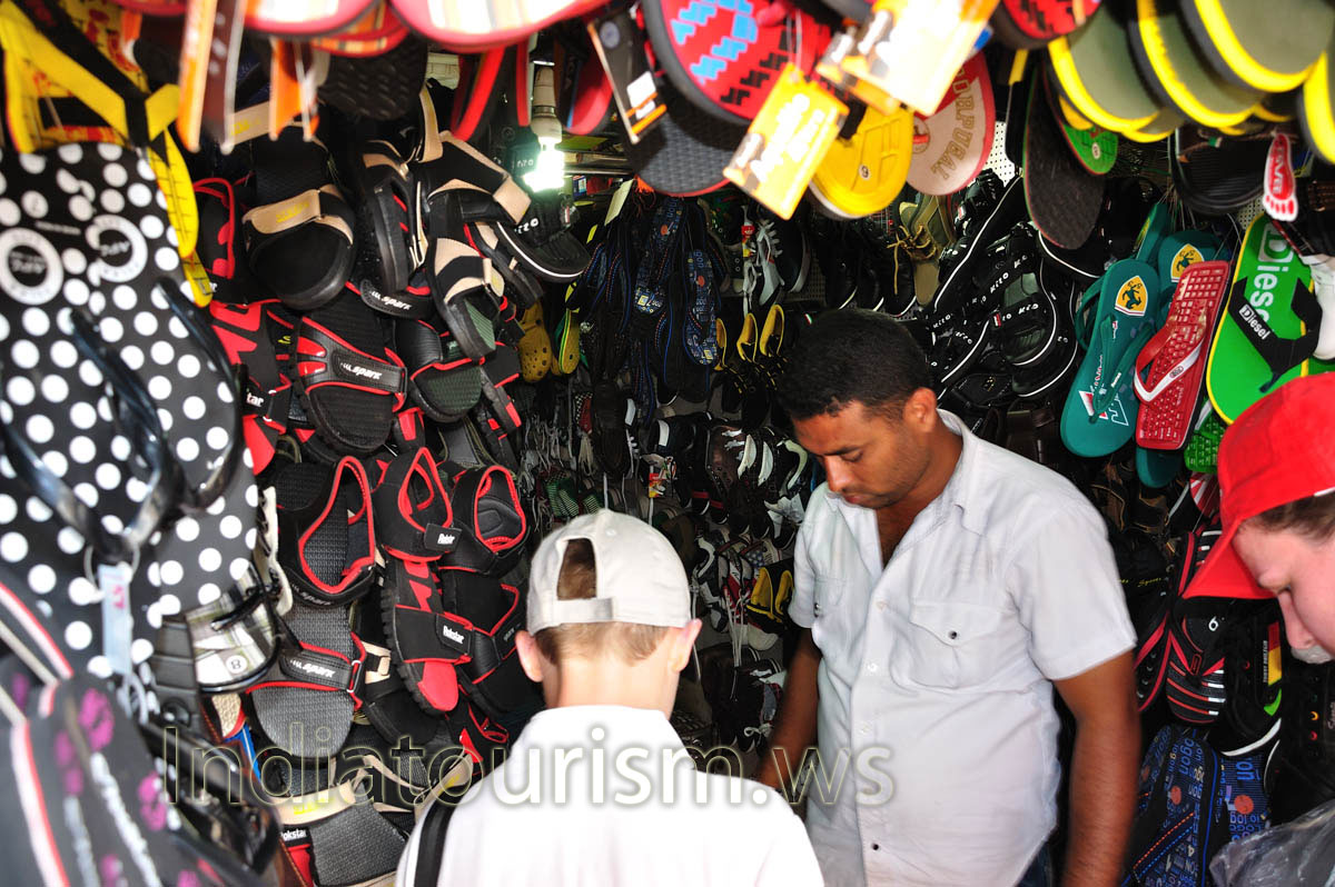 New Market: slippers and beach sandals