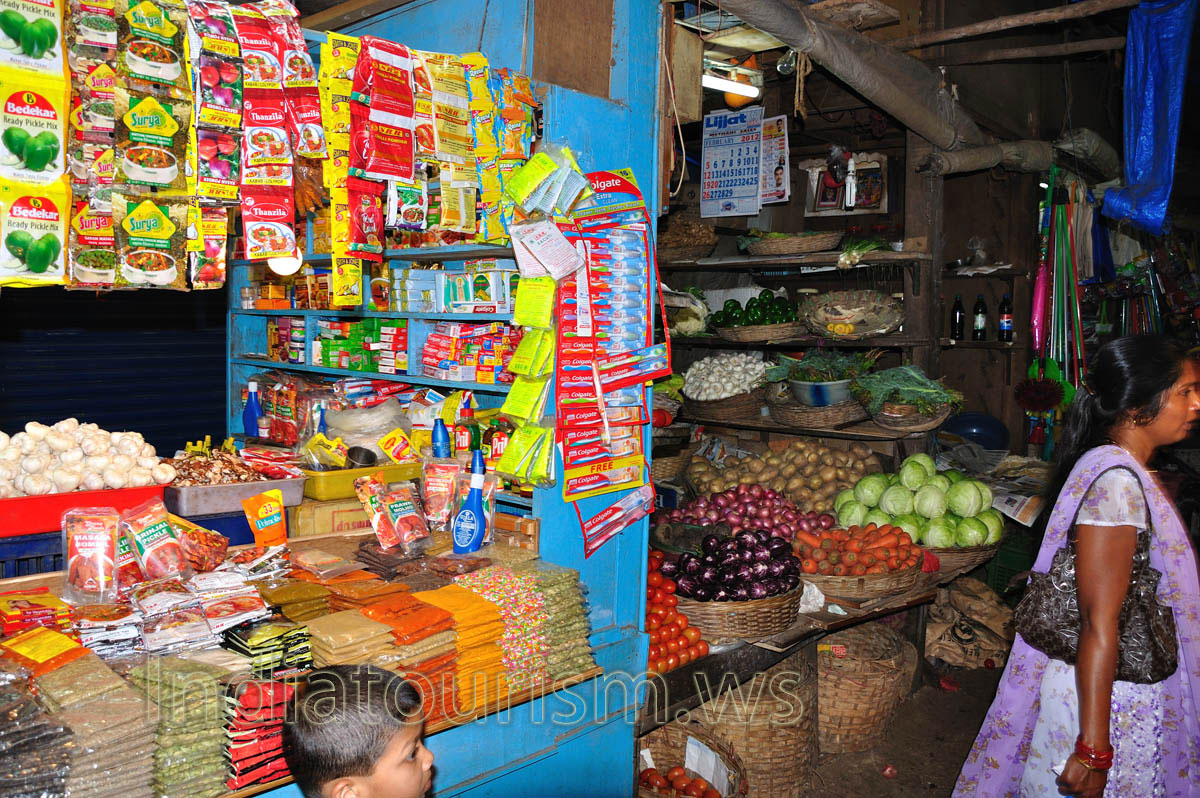 New Market: small food stalls with vegetables and soup additives