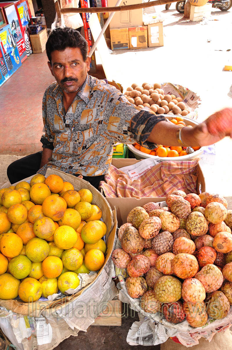 New Market: oranges and custard apples