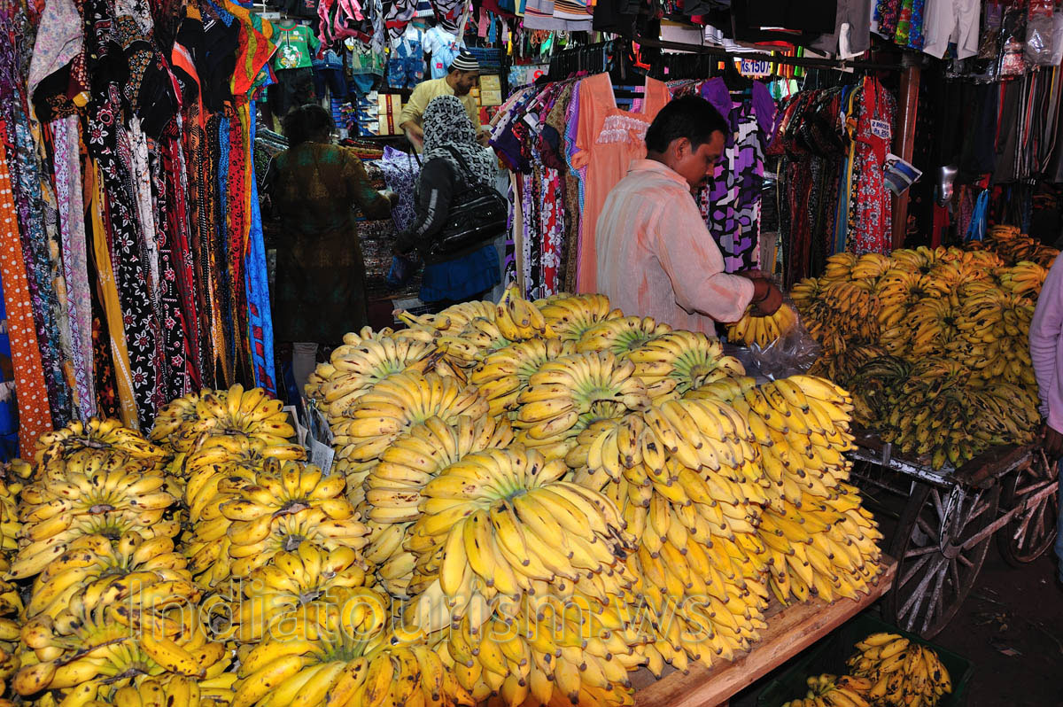 New Market: huge heaps of bananas