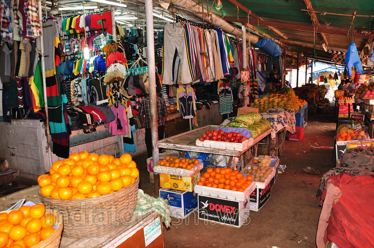 New Market: mandarins, oranges, pomegranates, watermelons