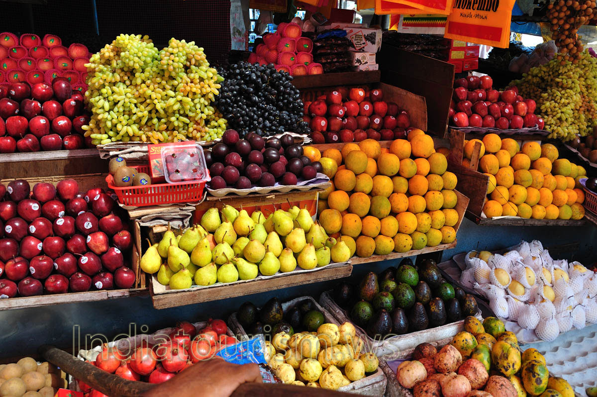 New Market: pears, plums, pomegranates, custard-apples and mangoes