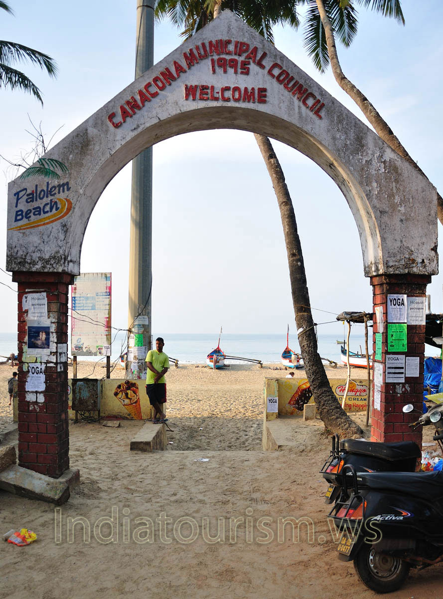 The Arch of the Palolem beach (Canacona Municipal Council, 1995, Welcome)
