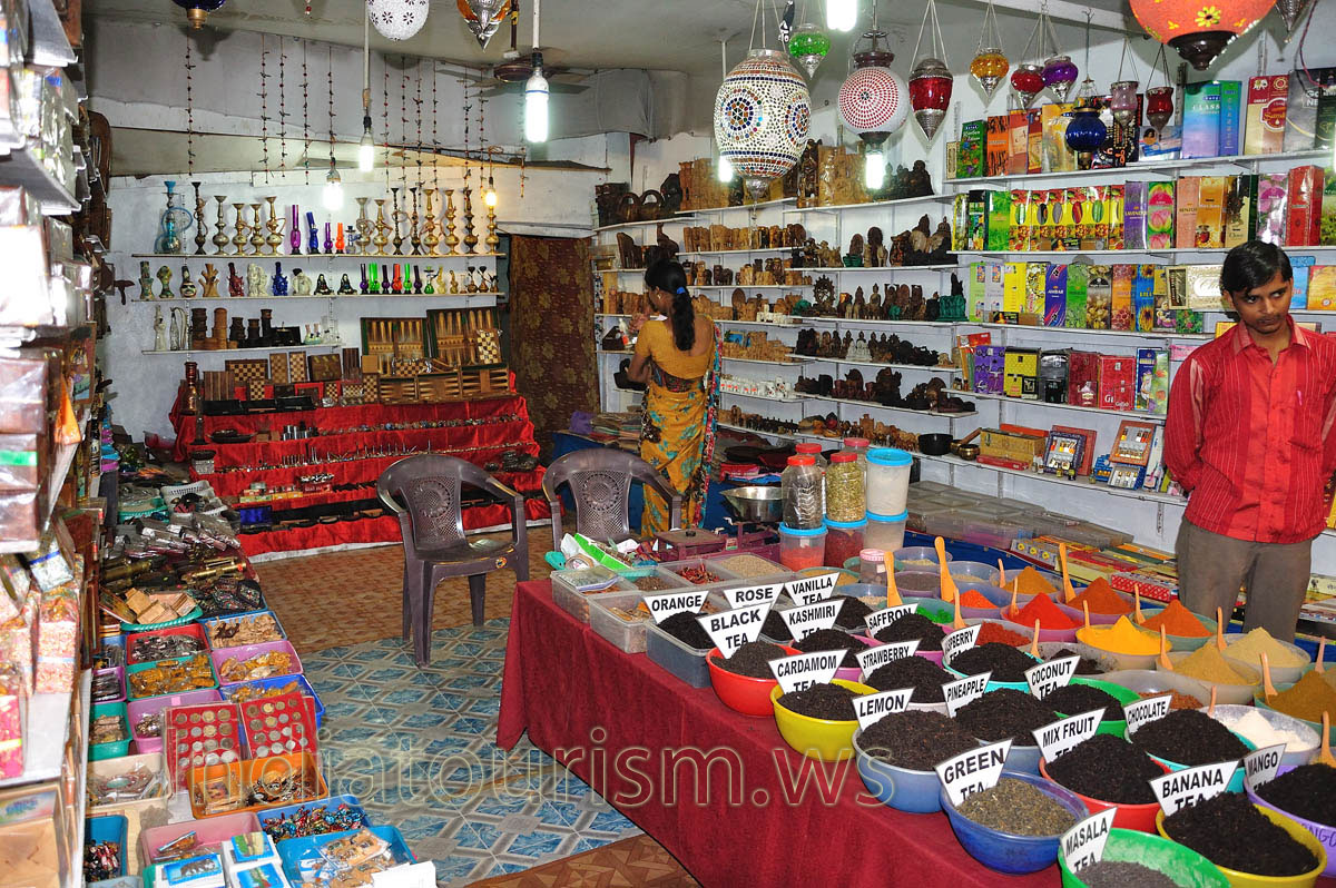 shop with tea and souvenirs