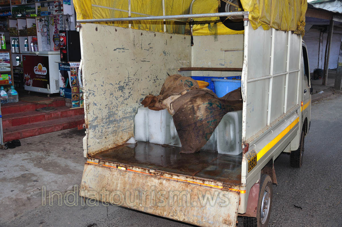 ice for grocery shops and restaurants