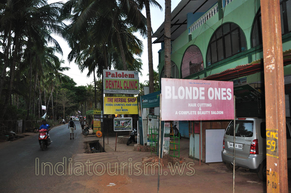 Blonde ones: Hair Cutting & A Complete Beauty Saloon