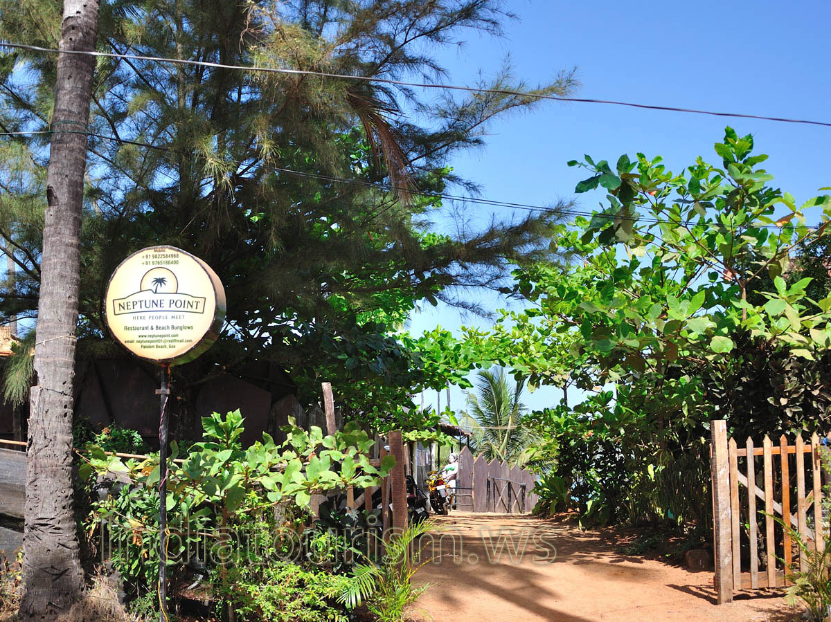 Entrance to the Neptune Point cottages