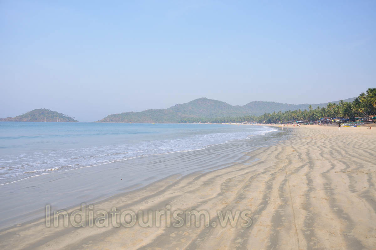 Palolem beach: a look towards the north