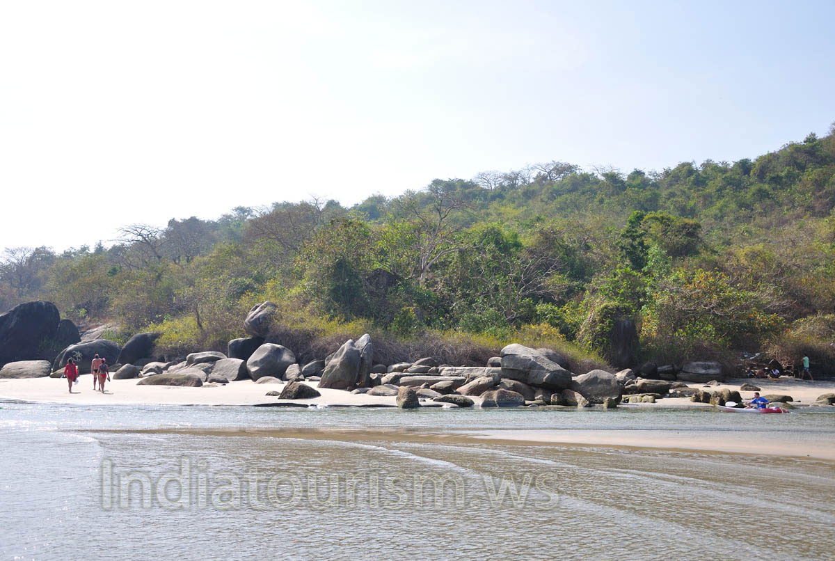 rocks in the northern part of the beach