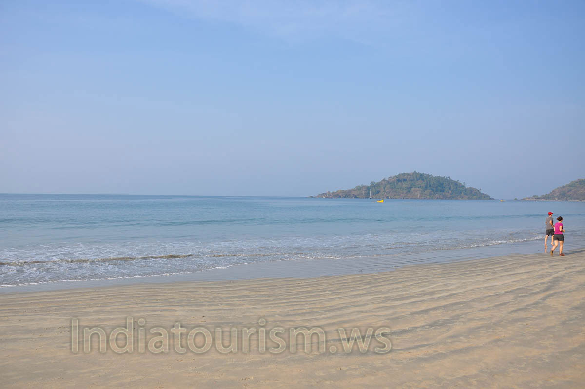 It is safe to swim here even for the small children