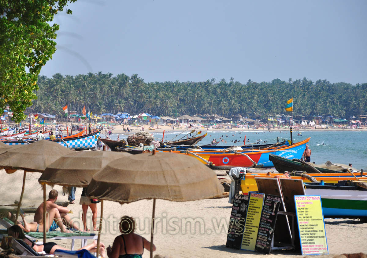 crowd at the beach in the noon