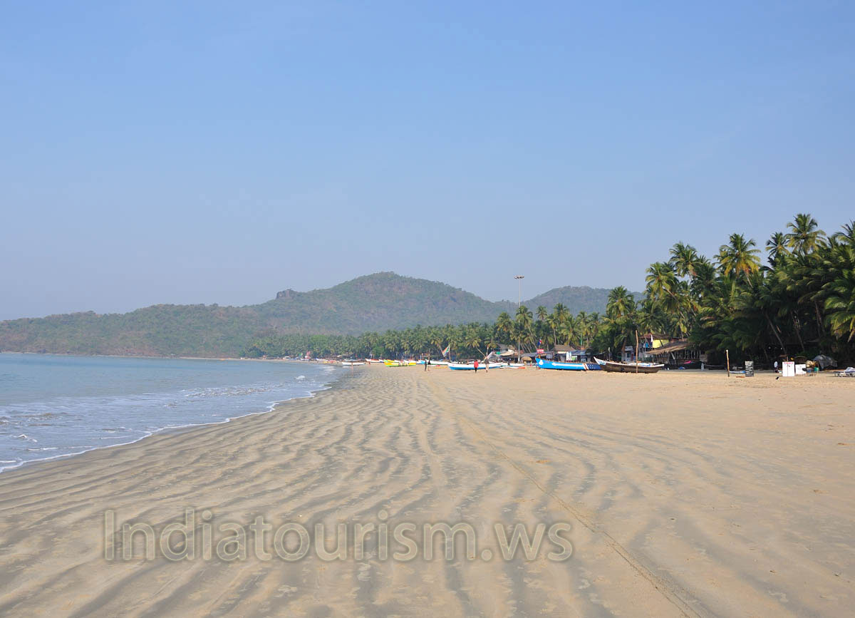 beach sand looks like a zebra