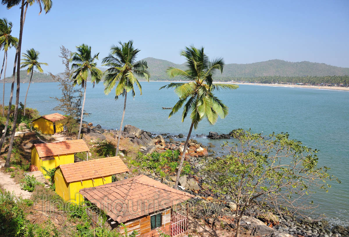 Neptune Point yellow cottages