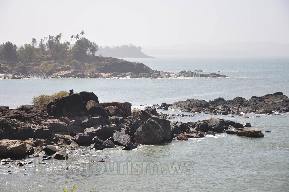 rocks of the Colomb beach