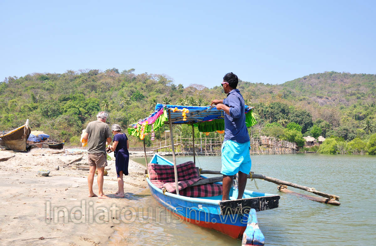 foreign tourists returned from their trip over the lake